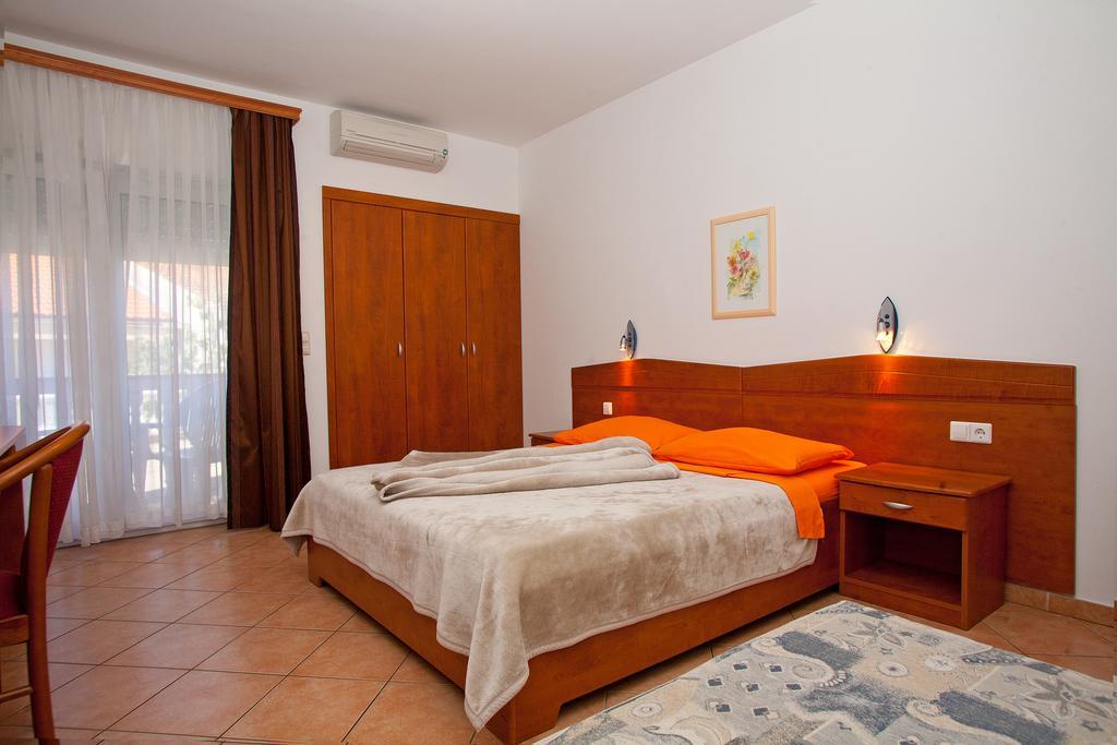 Guesthouse Villa Adria Malinska Eksteriør bilde