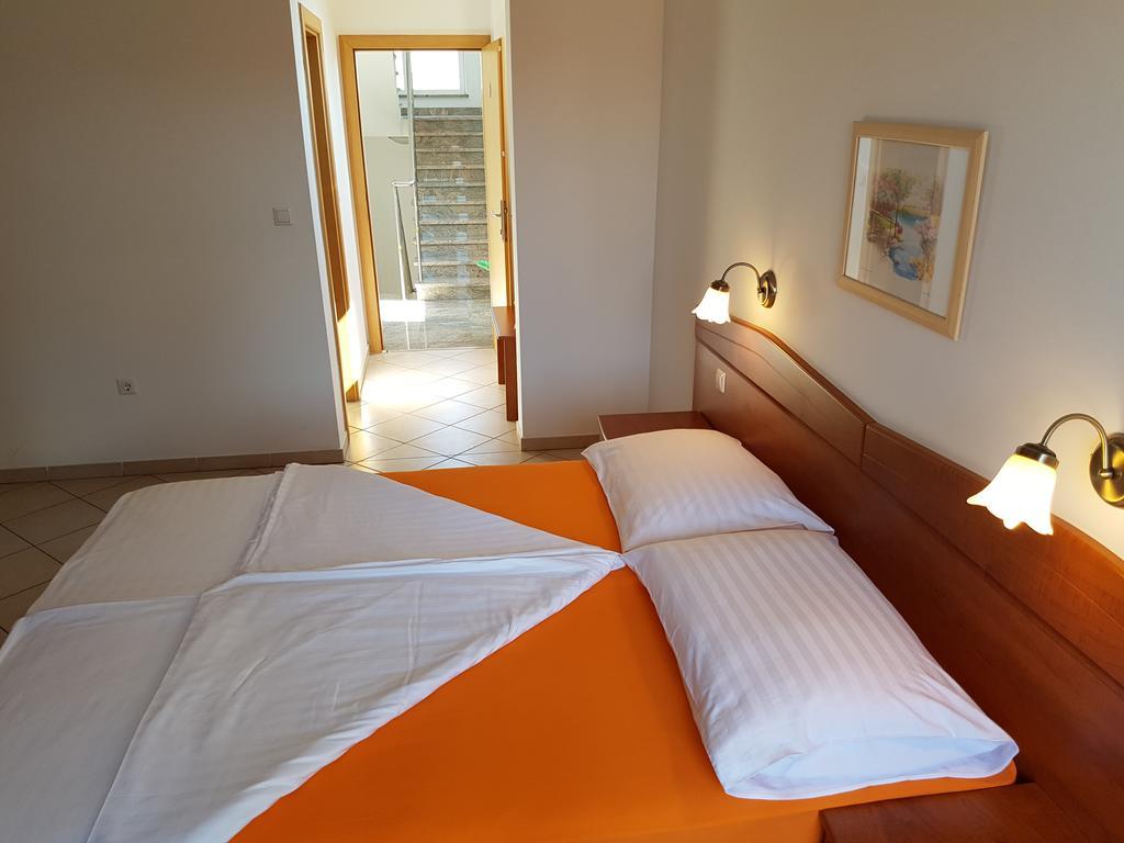 Guesthouse Villa Adria Malinska Eksteriør bilde