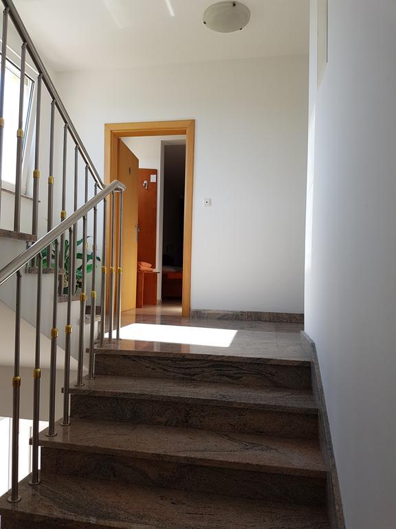 Guesthouse Villa Adria Malinska Eksteriør bilde