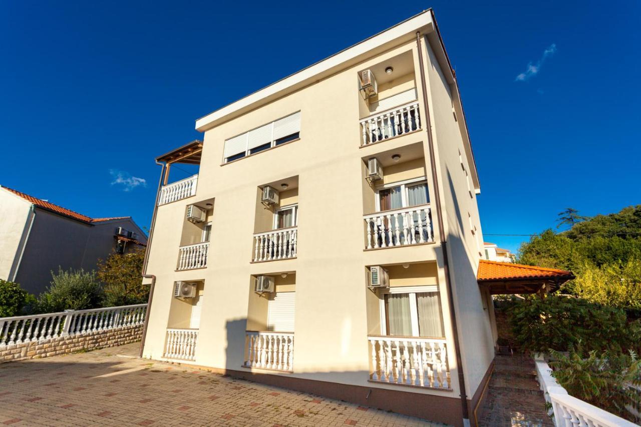Guesthouse Villa Adria Malinska Eksteriør bilde